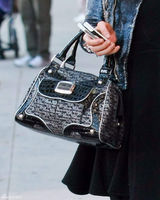 高清组图：帕丽斯-希尔顿街拍LOOK夹克搭配黑裙