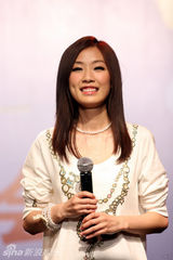 幻灯：张婧北京举行首唱会 毕晓世送水晶枪祝贺