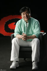 组图：成龙拍摄娱乐现场宣传片 宣扬慈善彰显爱心