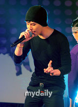 组图：BigBang首尔开迷你演唱会 成员大成缺席演出