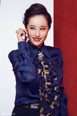 组图：李欣汝《时尚芭莎》变身派对女王