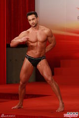 高清图：2012亚洲先生首次面试 泳裤示人奇招尽出