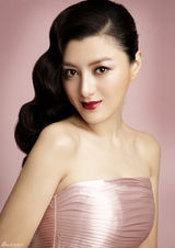 幻灯图：陈丽丽诠释芭比装 凸显妩媚淑女气质