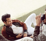 组图：同志情侣齐登时尚品牌大片 相拥幸福满溢