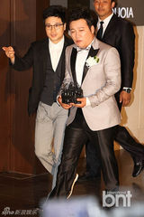 组图：金贤哲举行婚礼 刘在石朴明洙等捧场