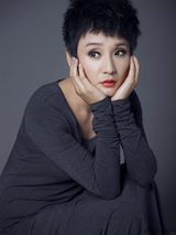 组图：孔琳时尚大片长裙红唇温暖如故