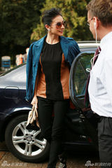 组图：芭蕾舞蹈家谭元元亮相米兰 造型优雅迷人