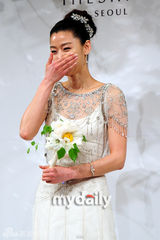 组图：韩星全智贤婚前记者会优雅高贵谈求婚细节