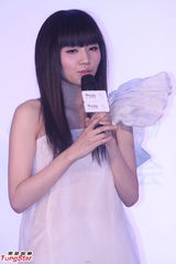 组图：刘惜君翻唱邓丽君经典 邓三哥送珍贵照片