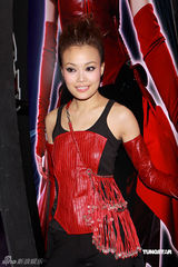 幻灯图集：容祖儿劲装出席游戏展 圣诞迎完美假期