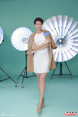 组图：梁咏琪与老公双双中《星星》毒 为剧流泪