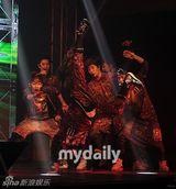 组图：韩国JYP新团GOT7出道首秀帅酷劲舞