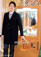 组图：韩国演员刘志泰出席首尔慈善公益活动