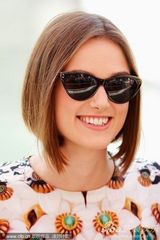 组图：《危险方法》记者会 奈特莉花裙黑超抢眼