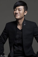 组图：林申写真不羁微笑雅痞范足