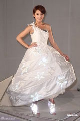 组图：杨丞琳新歌发表变熟女 耗资300万打造记者会