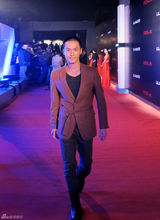 高清图：茅子俊亮相时尚秀 楚国王子人气颇高