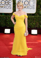 组图：金球奖女星红毯 沃特森露背亚当斯八字奶