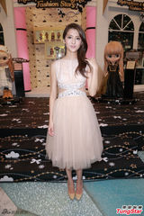 组图：吴千语粉色公主裙亮相 气质优雅甜美十足