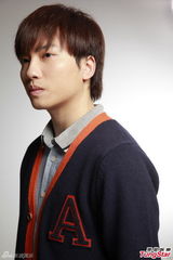 组图：罗力威受访笑容阳光 感激师姐容祖儿