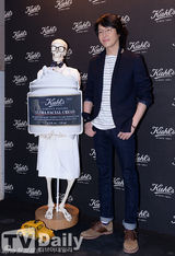 组图：裴斗娜金材昱SISTAR等出席慈善派对