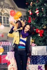 组图：戚薇袁成杰炫彩圣诞节 温暖情侣装秀甜蜜