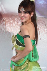 组图：昆凌沾周董光代言 不介意当“J女郎”