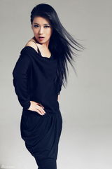 高清图：王艺禅演绎时尚大片 尽显火辣身材