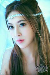 组图：嫩模江伊涵“荷花仙子”写真曝光