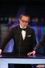 组图：杜汶泽彭浩翔为最佳新演员颁奖台上逗乐