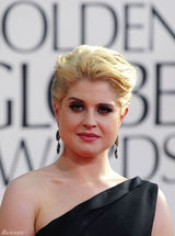 高清图：凯莉-奥斯本礼服亮相香肩柔媚