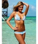 组图：超模凯特-阿普顿夏日比基尼写真秀丰胸