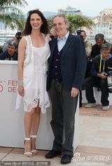 组图：《吸血鬼3D》发布会 托马斯“啃”导演