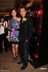 组图：谢天华再次携手陈法拉 出席杂志颁奖礼