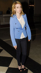 高清组图：艾玛-罗伯兹街拍LOOK蓝色系装扮抢眼