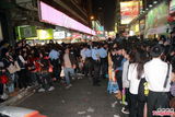 EXO-M袭港上千粉丝朝圣 两巴士相撞场面混乱