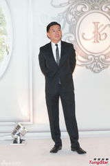 组图：汪圆圆婚礼甜蜜长吻 吴君如李嘉欣等到场