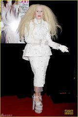 组图：Gaga变白面天山童姥 金毛狮王发型雷人