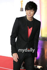 组图：韩国演员张赫获2010KBS演技大奖