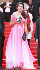 幻灯图集：《人与神》首映 艾曼纽-贝阿捧场