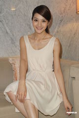 组图：吴亚馨“明恋”朱孝天 期待床戏洒玫瑰花瓣 