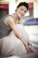 组图：聂鑫清凉夏日写真 邻家女孩清新气质