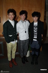 组图：《潜行狙击》办祝捷会 谢天华黄宗泽等出席