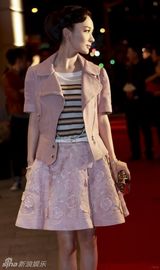 组图：霍思燕赫本妆亮相活动 复古散发甜美