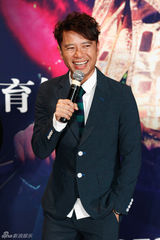 组图：左麟右李十周年北京开唱 被授劳模称号