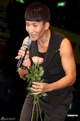 组图：张立基相携美惠纯子 办禁毒慈善金曲演唱会