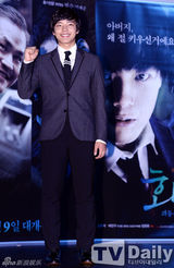 组图：吕珍九金允锡宣传《华颐》互动欢乐