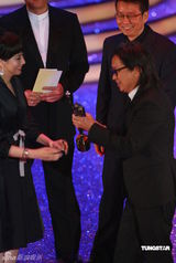 幻灯：香港金像奖现场 《十月围城》获最佳影片