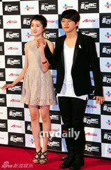 组图：ukiss东浩等出席新剧《Holy Land》发布会