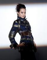 高清组图：申敏儿秋装写真优雅 好身材凹凸有致